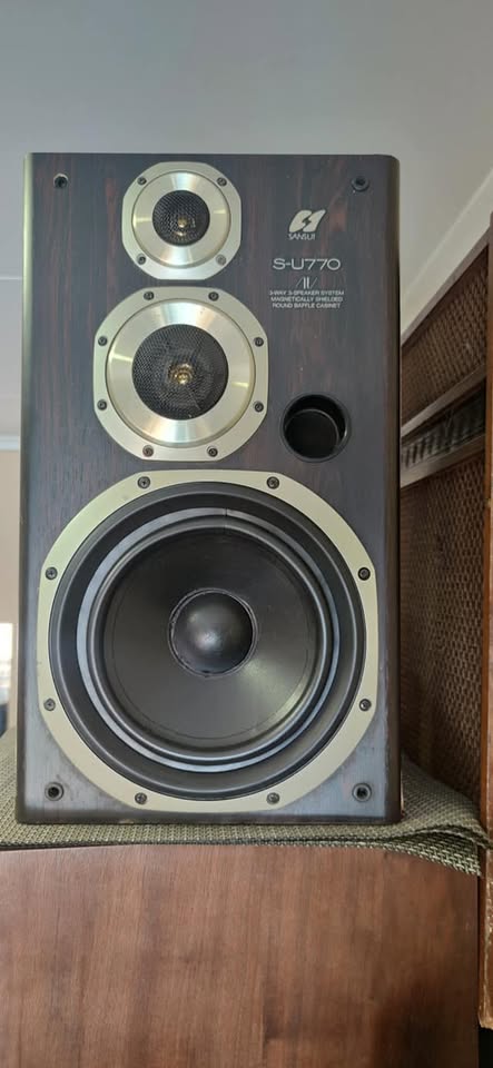 Sansui hifi speakers su770