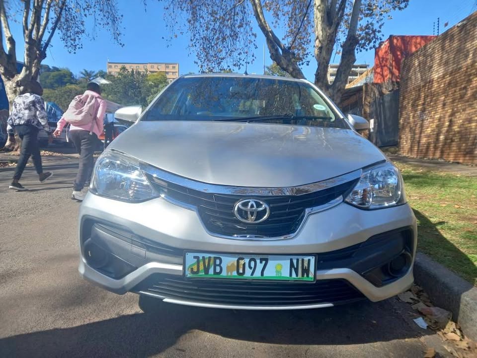 Toyota Etios Sedan 1.5 Sprint Petrol, Manual, Silver, 74000kms
