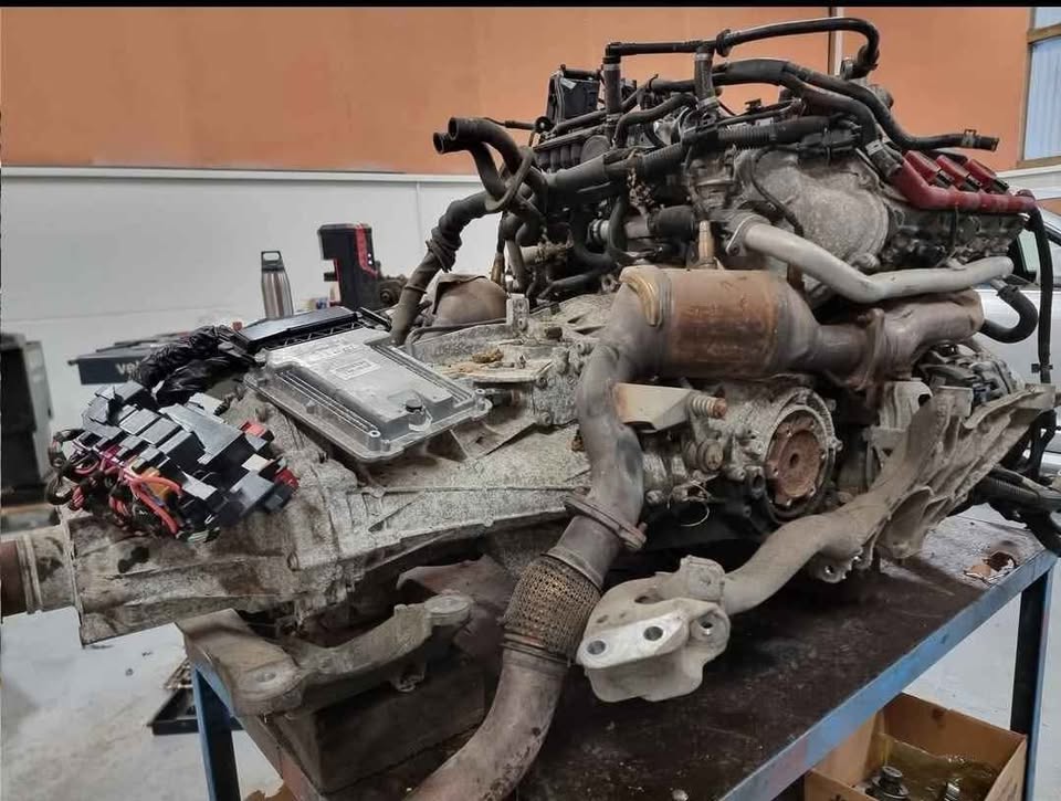 Audi S5 4.2 V8 354hp FSI engine and gearbox, complete with all ancillaries, loom - Private Seller
