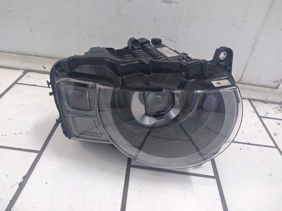 Land Rover Defender Headlight left & Right side for Sale whatsapp - Private Seller Land Rover Defender Headlight left & Right side for Sale whatsapp - Private Seller