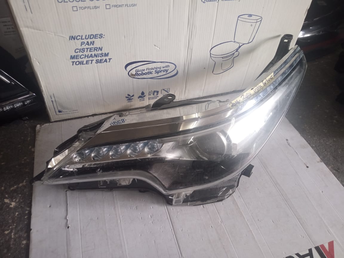 2017-2020 TOYOTA FORTUNER LEFT SIDE HEADLIGHT FOR SALE - Private Seller 2017-2020 TOYOTA FORTUNER LEFT SIDE HEADLIGHT FOR SALE - Private Seller