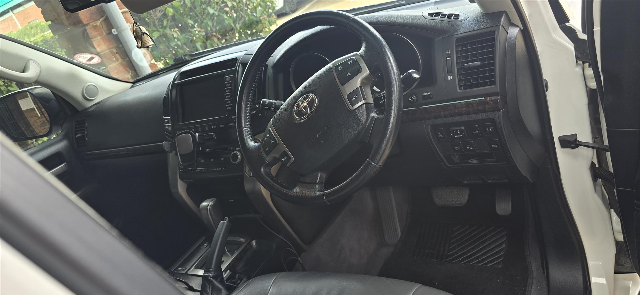 Used 2008 Toyota Land Cruiser 200 4.5D-4D V8 VX - Private Seller Used 2008 Toyota Land Cruiser 200 4.5D-4D V8 VX - Private Seller