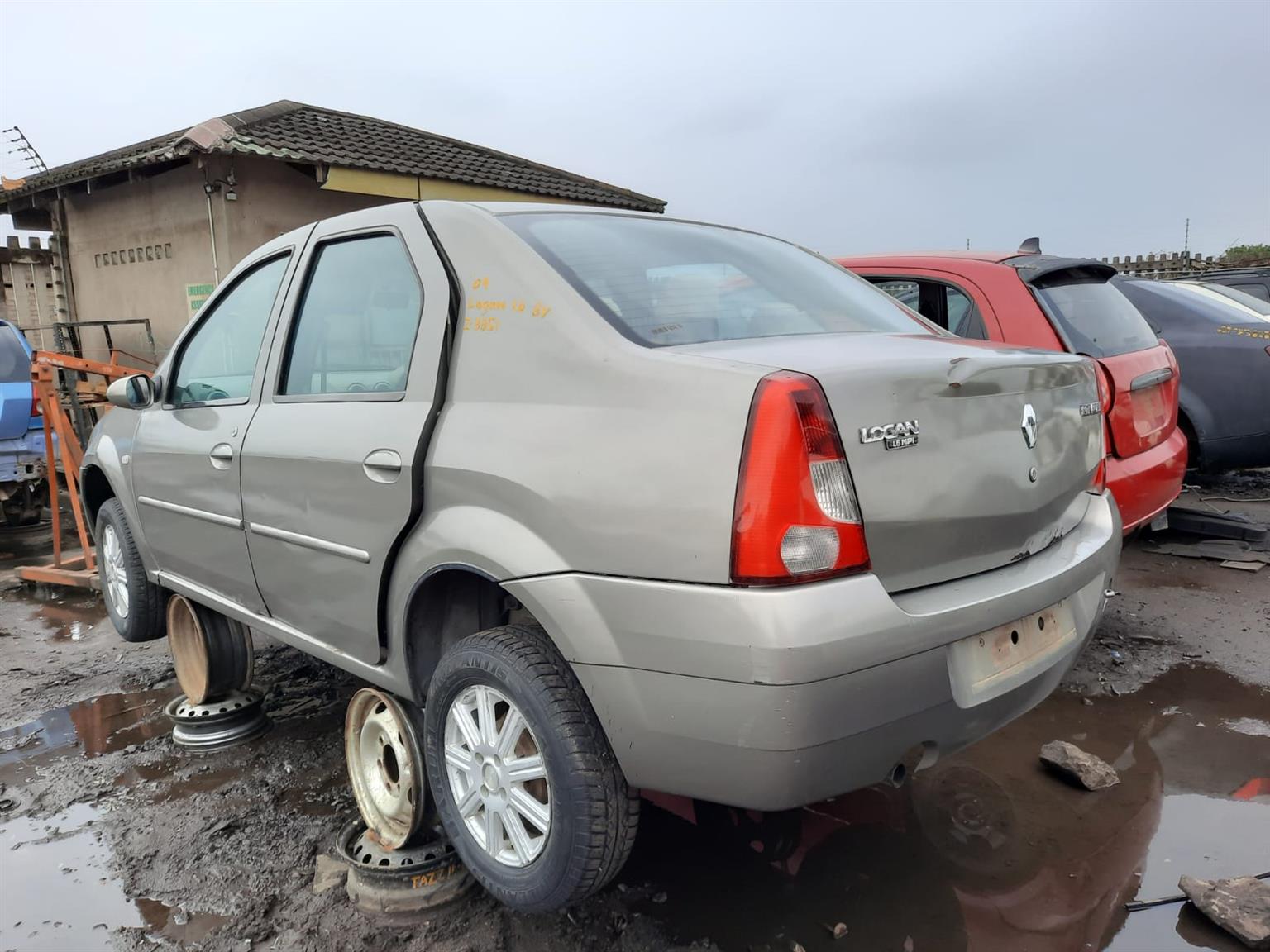2009 Renault Logan 1.6 8valve - Stripping for Spares.