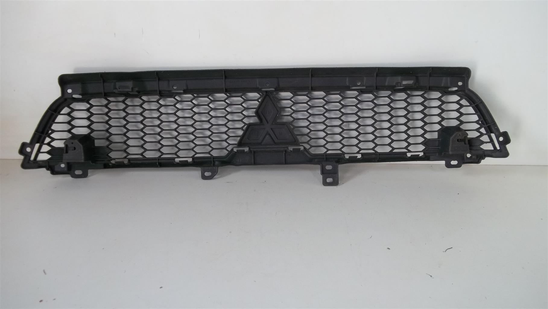 Mitsubishi Outlander Grille - Private Seller Mitsubishi Outlander Grille - Private Seller