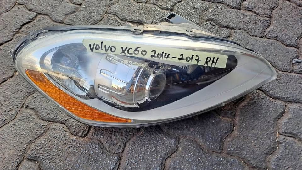 Volvo XC60 headlight 2014/17 - Private Seller Volvo XC60 headlight 2014/17 - Private Seller