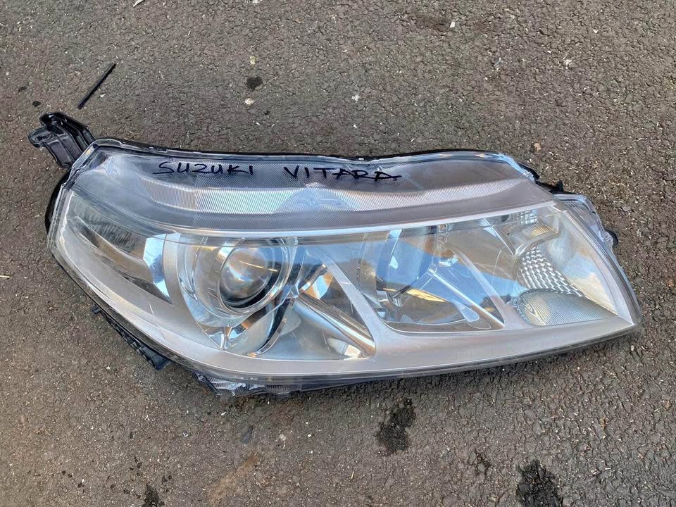 Suzuki Vitara headlight - Private Seller Suzuki Vitara headlight - Private Seller