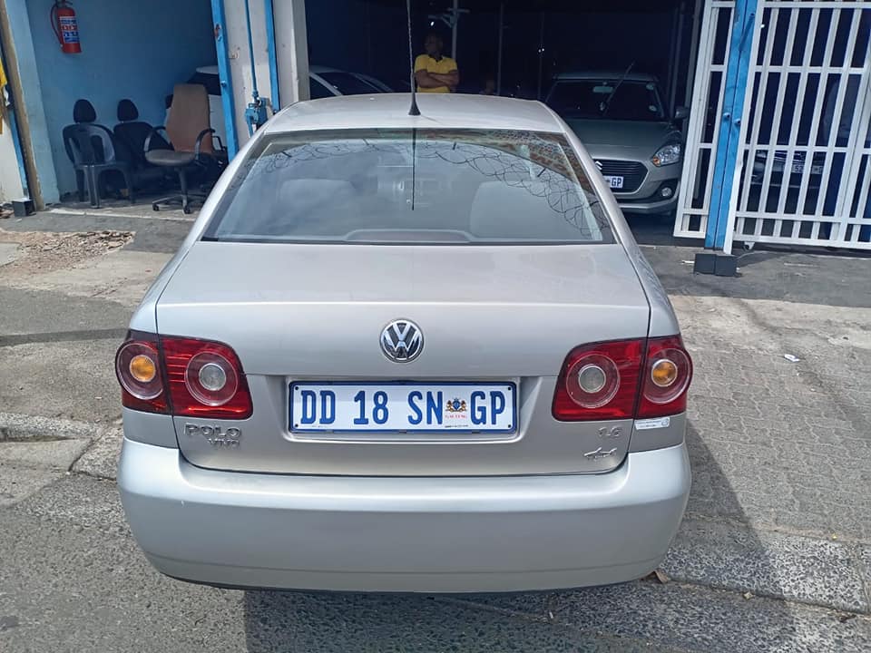 2014 Volkswagen polo vivo 1.6 Sedan with a Nice interior seat