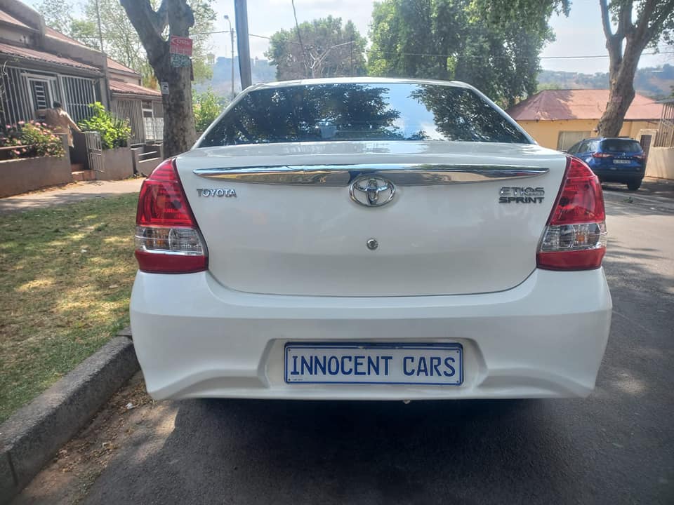 2019 TOYOTA ETIOS SEDAN 1.5 PETROL, MANUAL, WHITE COLOR, MILEAGE 71000KMS