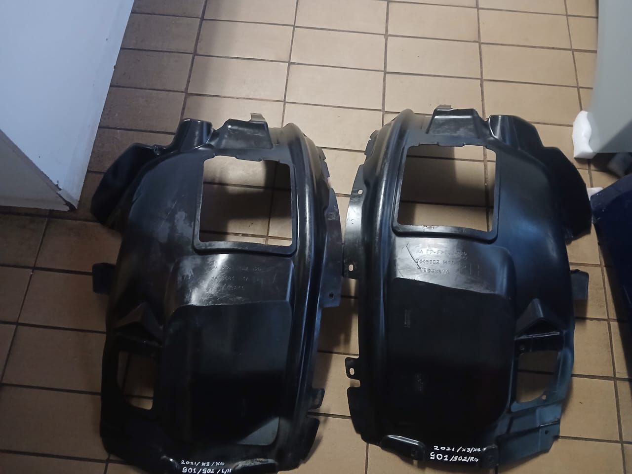 (SET) 2021 BMW X3/X4 G01/G02 FENDER LINER LEFT AND RIGHT FOR SALE - Private Seller (SET) 2021 BMW X3/X4 G01/G02 FENDER LINER LEFT AND RIGHT FOR SALE - Private Seller