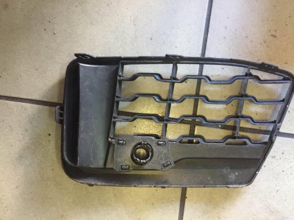 BMW f48 x1 Foglight cover for sell in good condition nice and clean - Private Seller