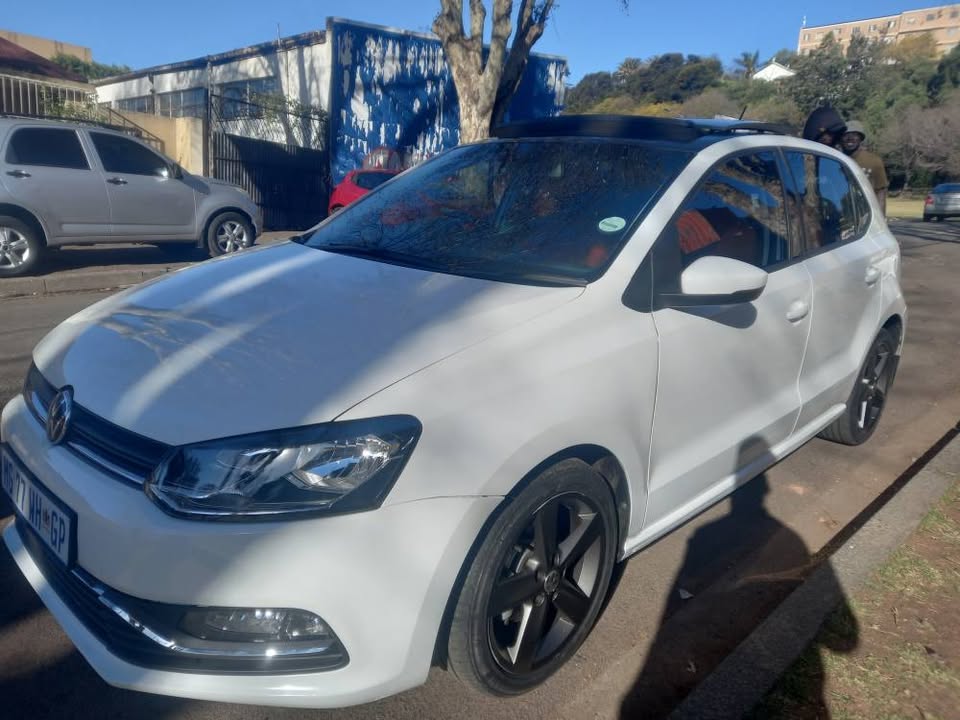 2016 VW Polo Tsi 1.2 Petrol  Manual, White, Sunroof, Leather seat