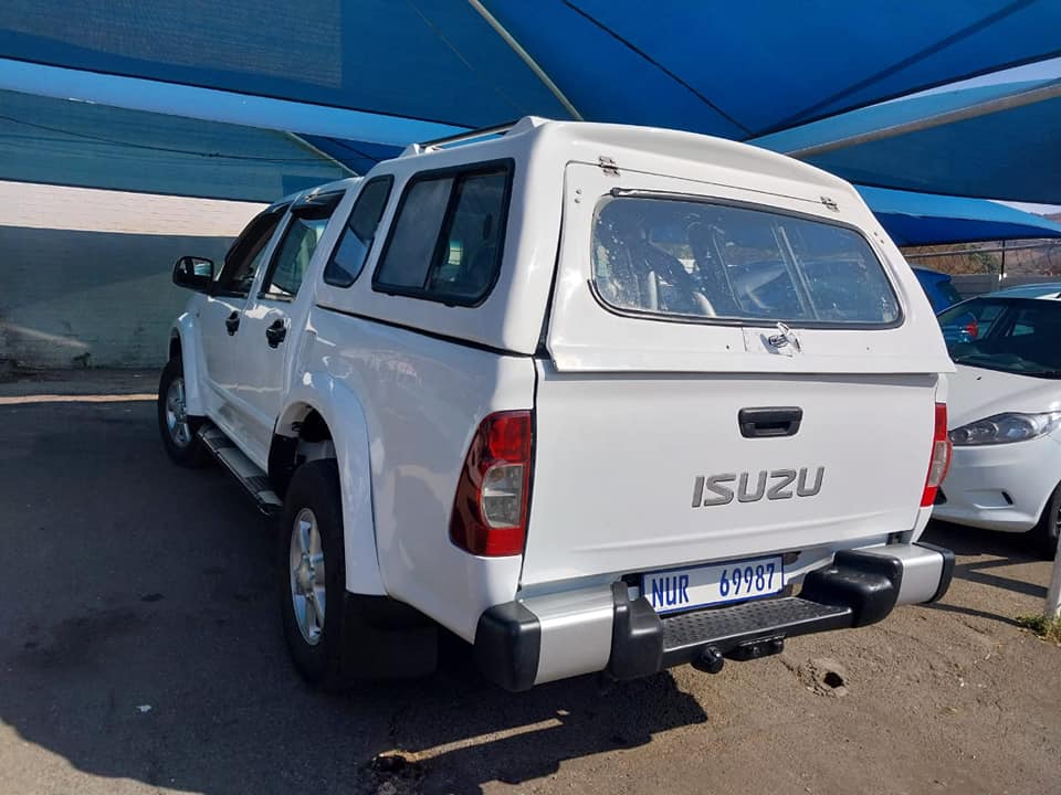 2012 ISUZU KB 250 DOUBLE CAB 125 000KM WHITE COLOR MANUEL DIESEL