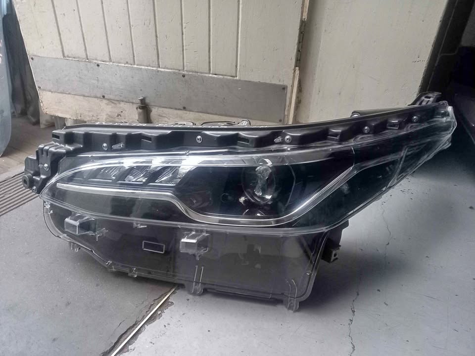 Toyota Fortuner taillight left side - Private Seller Toyota Fortuner taillight left side - Private Seller