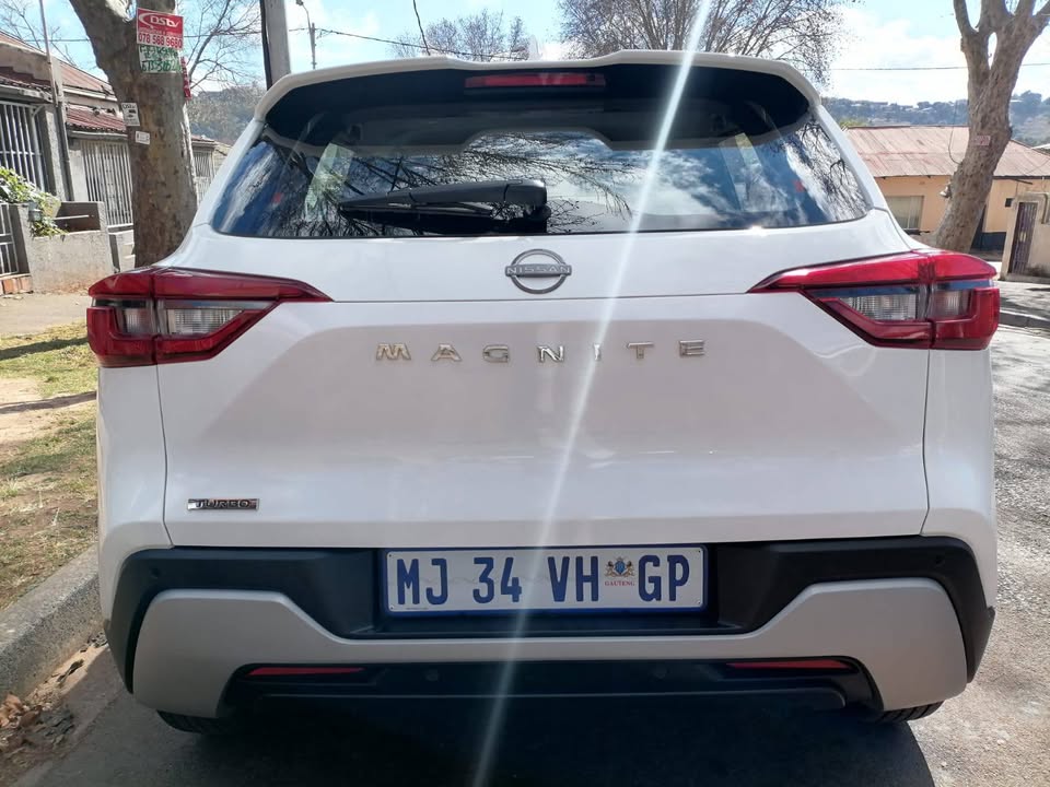 2024 NISSAN MAGNITE 1.0 T MANUAL TRANSMISSION IN EXCELLENT CONDITION WITH REVERSE CAMERA AND SENSORS
