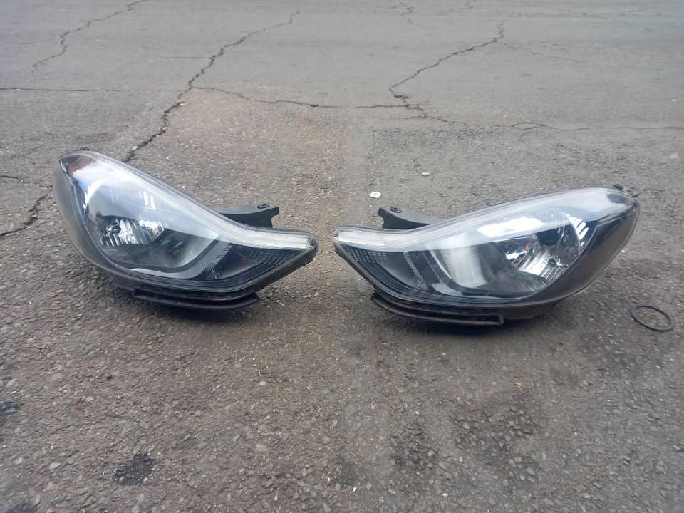 2022 - 2025 Hyundai i10 Grand Pair of Headlights R10 - Private Seller 2022 - 2025 Hyundai i10 Grand Pair of Headlights R10 - Private Seller