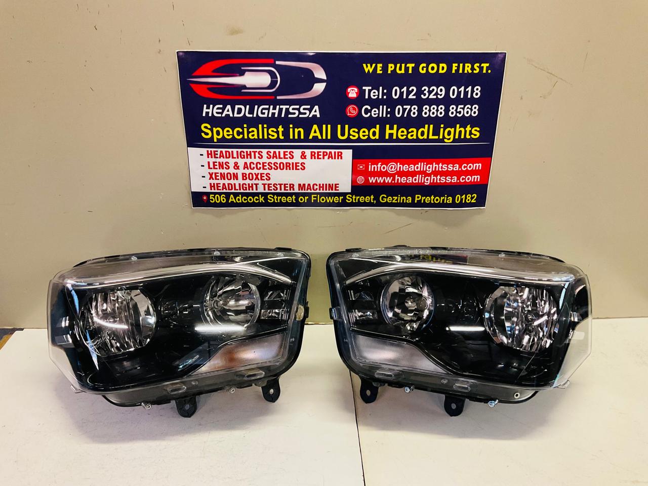 Mahindra left & right side headlight with indicator - Private Seller Mahindra left & right side headlight with indicator - Private Seller