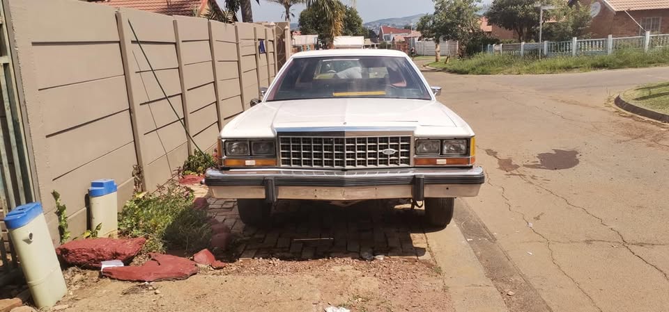 Ford crown victoria stripping for spares - Private Seller