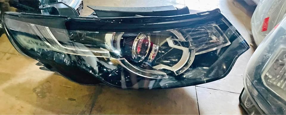 LAND ROVER DISCOVERY SPORT HEADLIGHT - Private Seller LAND ROVER DISCOVERY SPORT HEADLIGHT - Private Seller