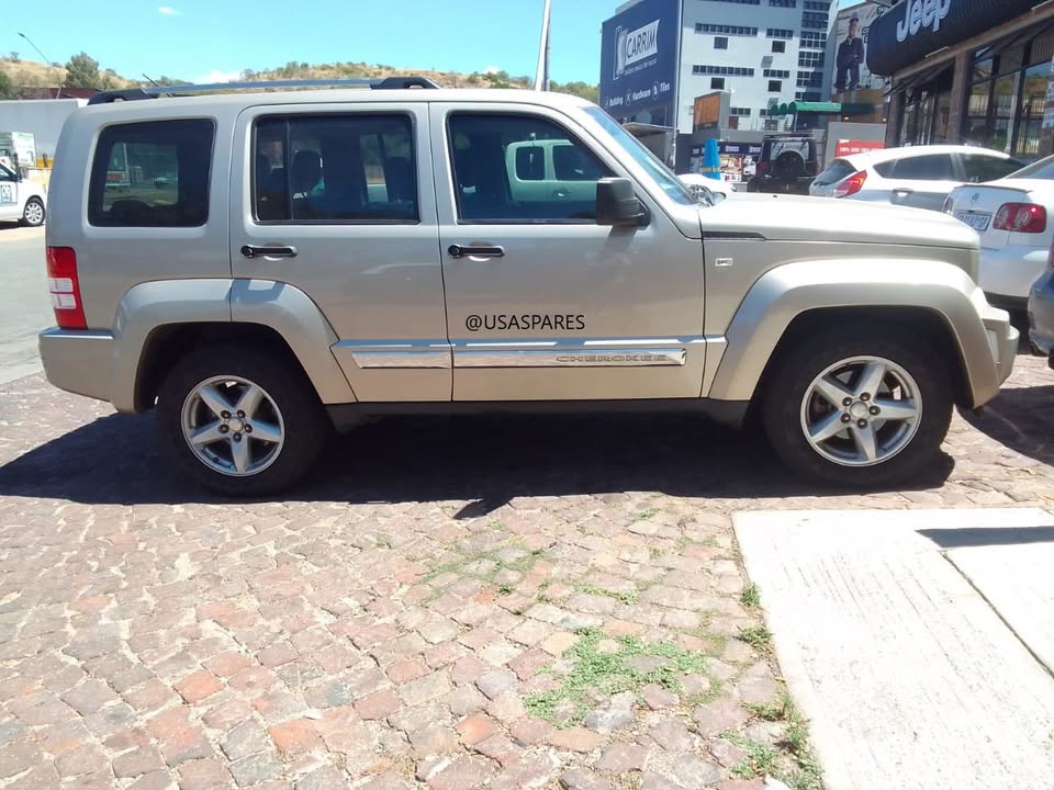 STRIPPING FOR PARTS - JEEP CHEROKEE 3.7 KK - Private Seller STRIPPING FOR PARTS - JEEP CHEROKEE 3.7 KK - Private Seller