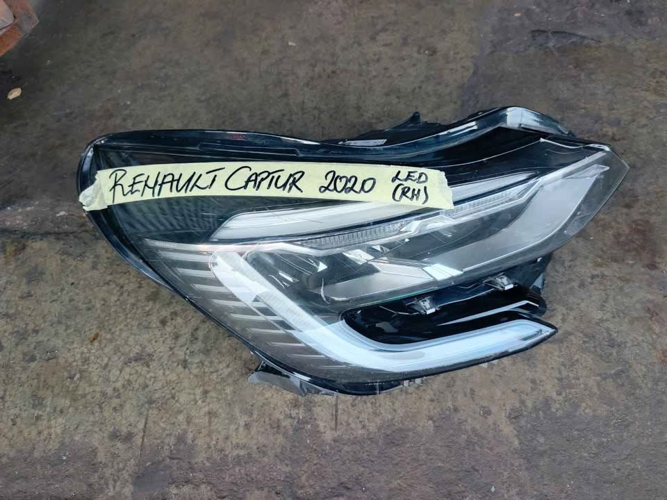 Renault Capture headlight 2020 LED Right - Private Seller Renault Capture headlight 2020 LED Right - Private Seller