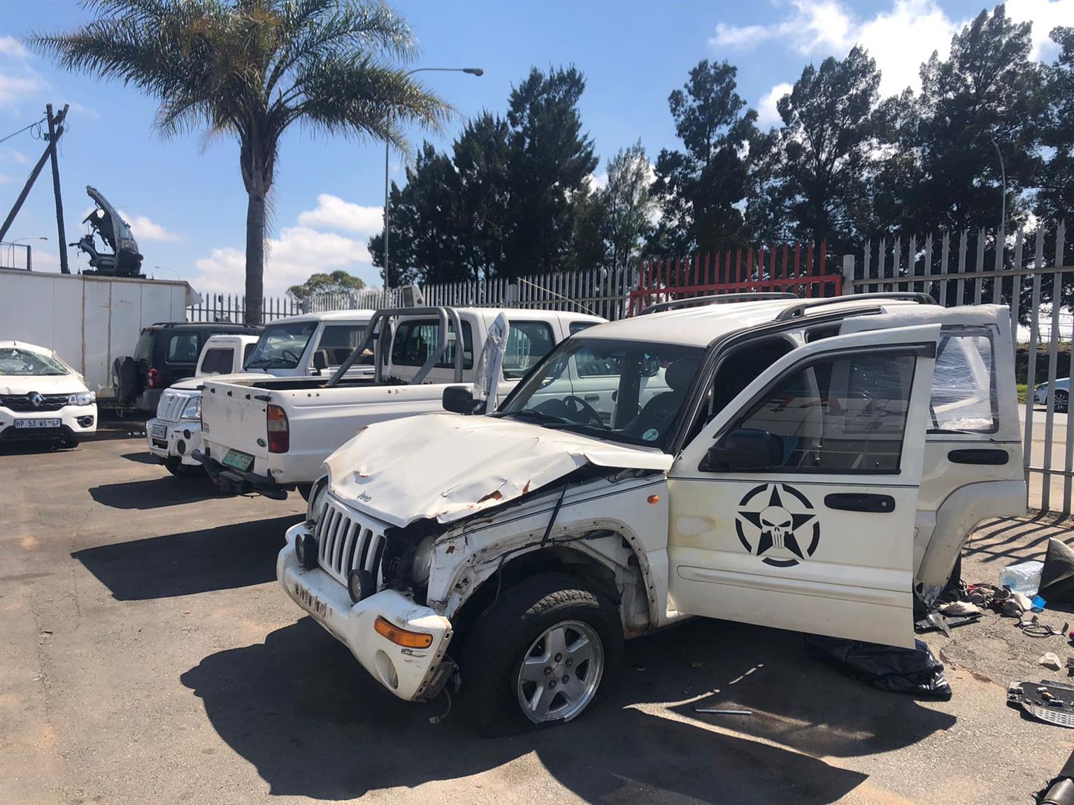 JEEP 3.7 V6 STRIPPING FOR SPARES JEEP 3.7 V6 STRIPPING FOR SPARES
