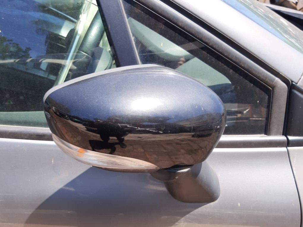 Renault Clio Used Door Mirror - Private Seller Renault Clio Used Door Mirror - Private Seller