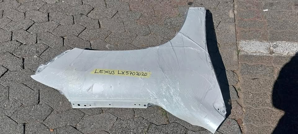 LEXUS LX570 2020 FENDER - Private Seller