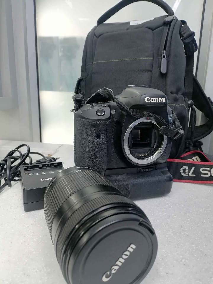 CANON EOS 7D DIGITAL CAMERA