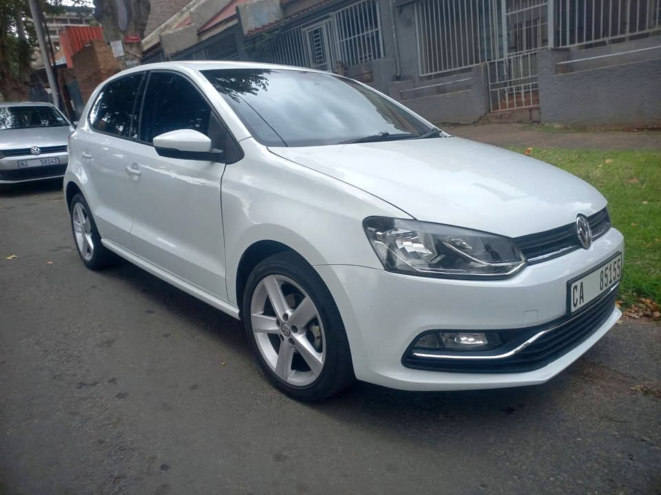 2015 VW POLO 6 Tsi Hatchback 1.2 Petrol. Manual, White Color, Mileage 84000km