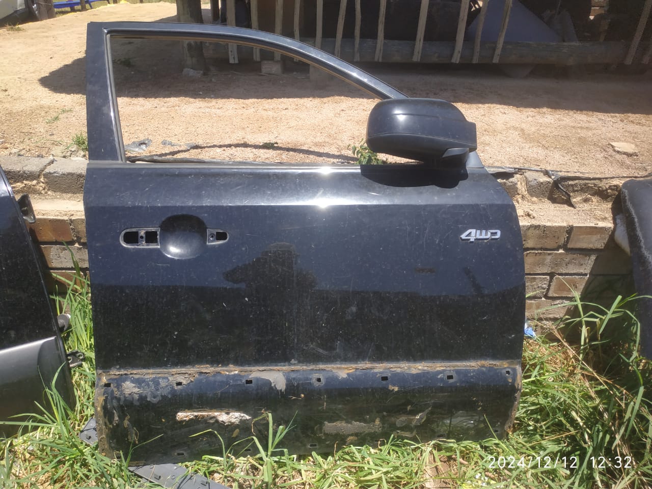 2008 Hyundai Tucson Right front door with mirror for sale - Private Seller