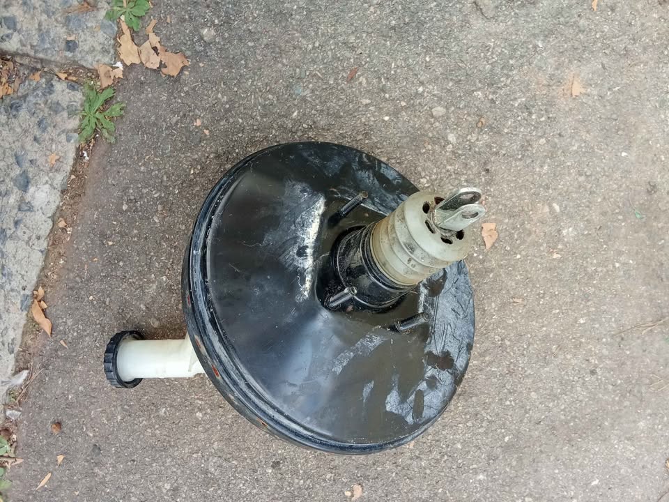 2010 Mitsubishi Outlander Complete Brake Booster with Master Cylinder - Private Seller 2010 Mitsubishi Outlander Complete Brake Booster with Master Cylinder - Private Seller