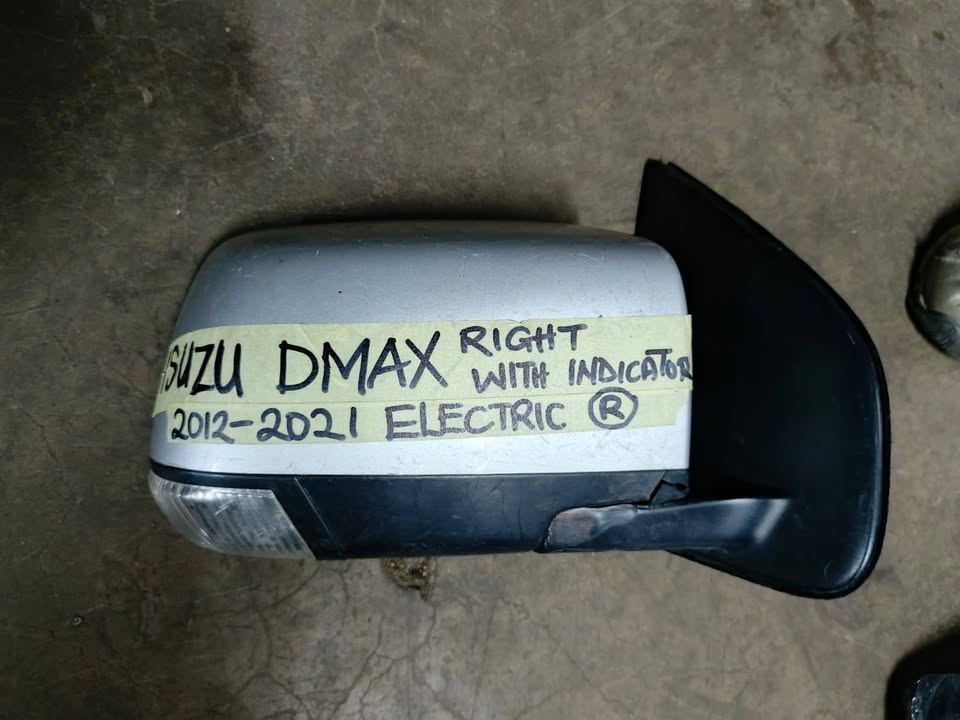 Isuzu D-Max mirror with indicator Electric Right - Private Seller