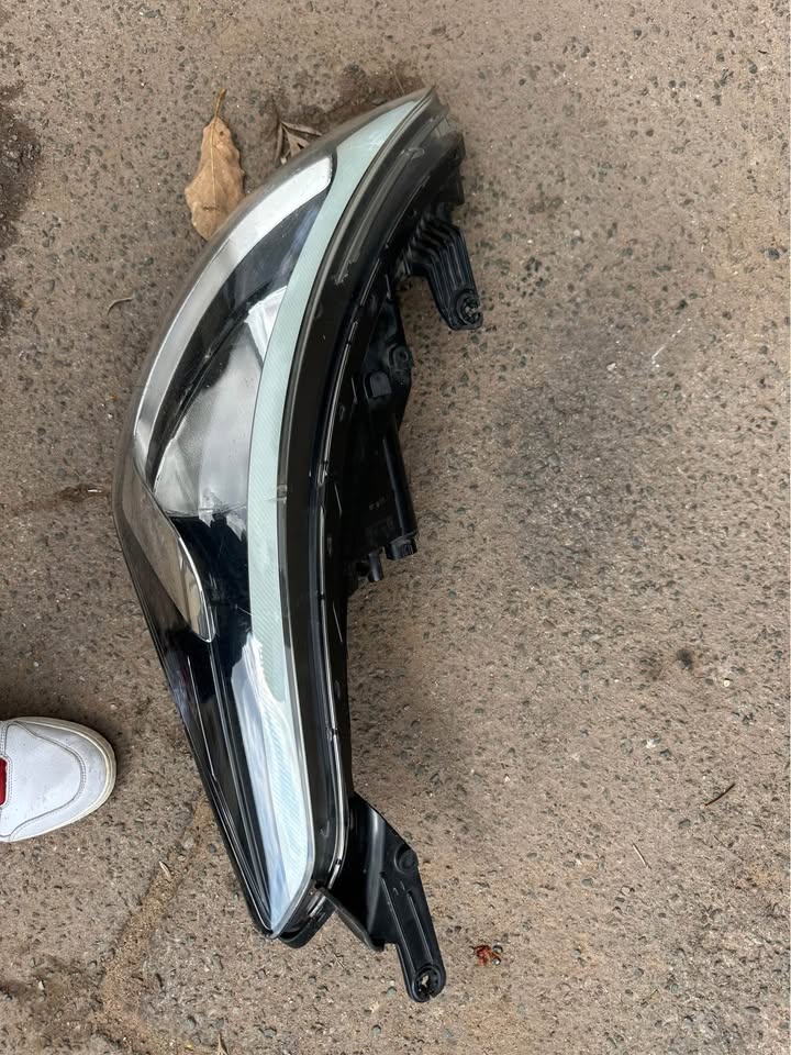 Hyundai i20 left side headlight - Private Seller Hyundai i20 left side headlight - Private Seller