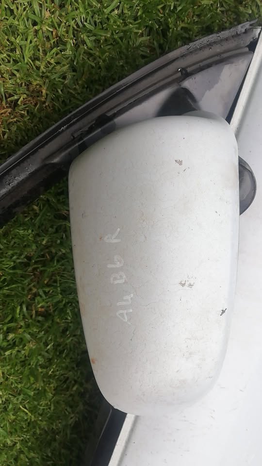 AUDI A4 B6 RIGHT MIRROR FOR SALE - Private Seller