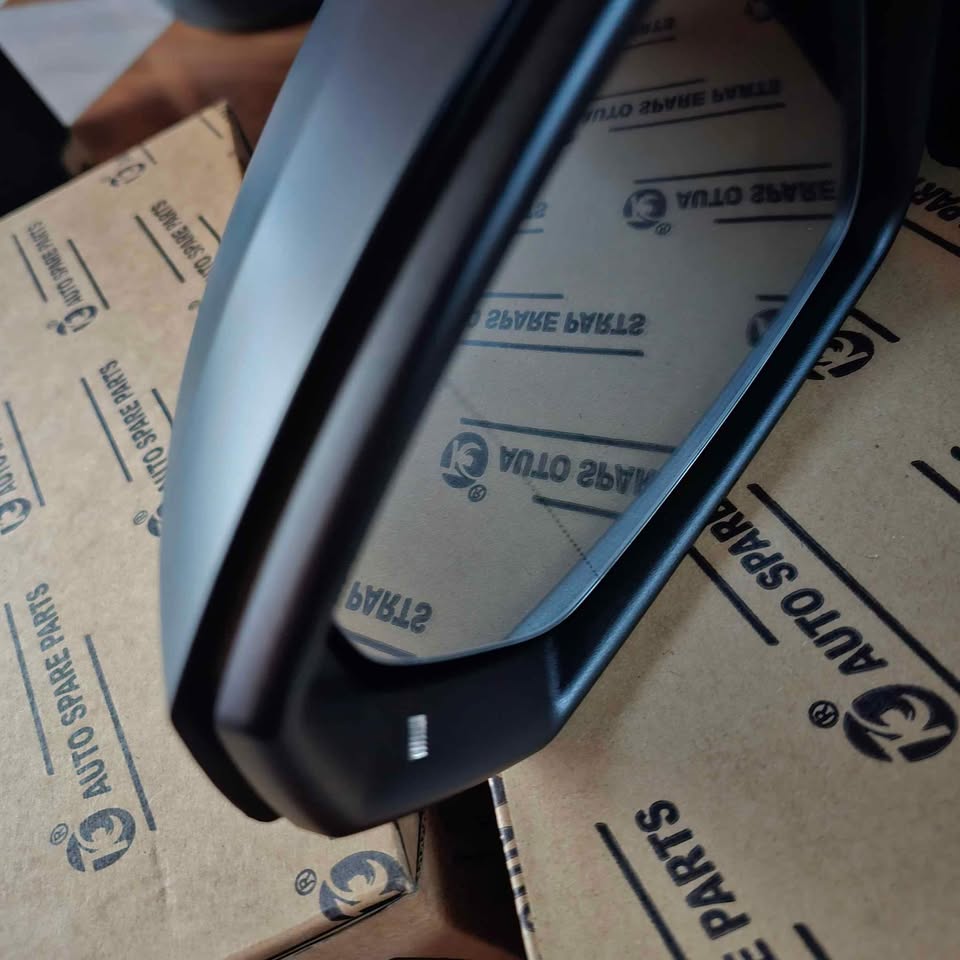 Polo 8 electric mirrors