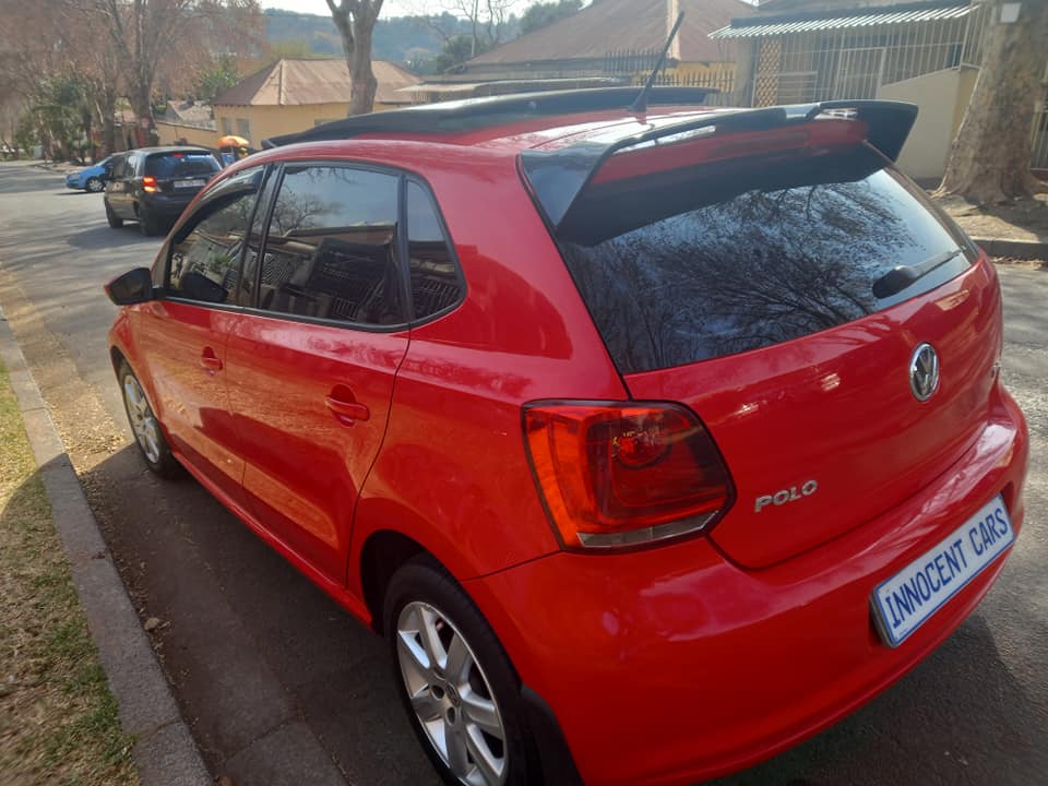 2013 VW POLO 6 HATCHBACK 1.4 ENGINE PETROL, MANUAL SUNROOF, RED COLOR, 68000KM