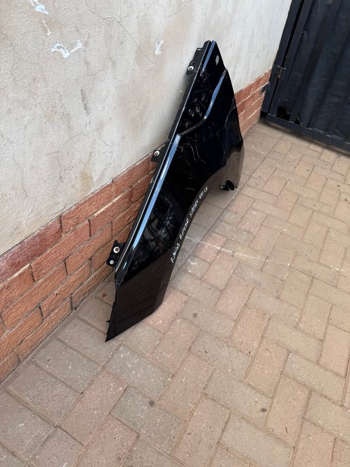 Range Rover Sport L461 Left Fender - Private Seller