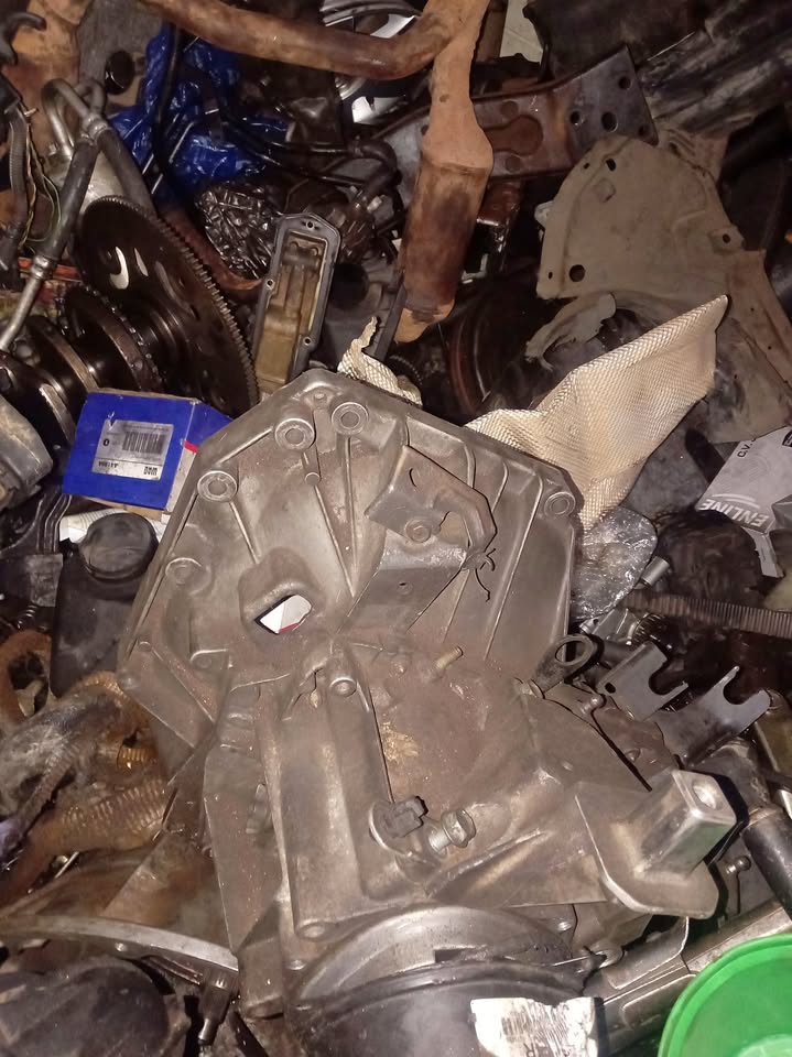 HR15 nissan almera gearbox - Private Seller HR15 nissan almera gearbox - Private Seller