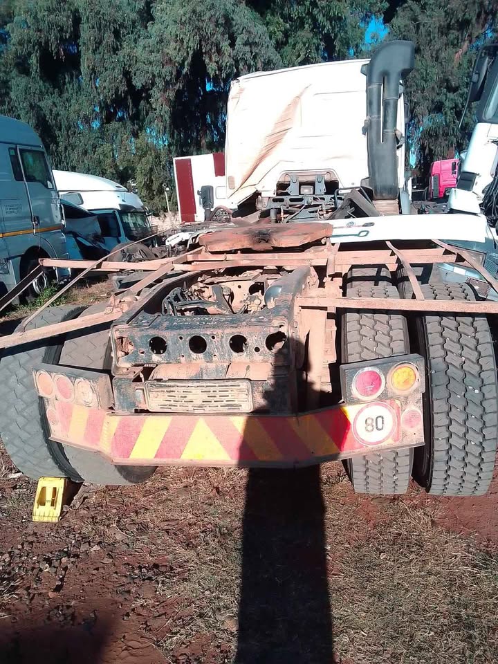 Mercedes Axor 3340 stripping for parts