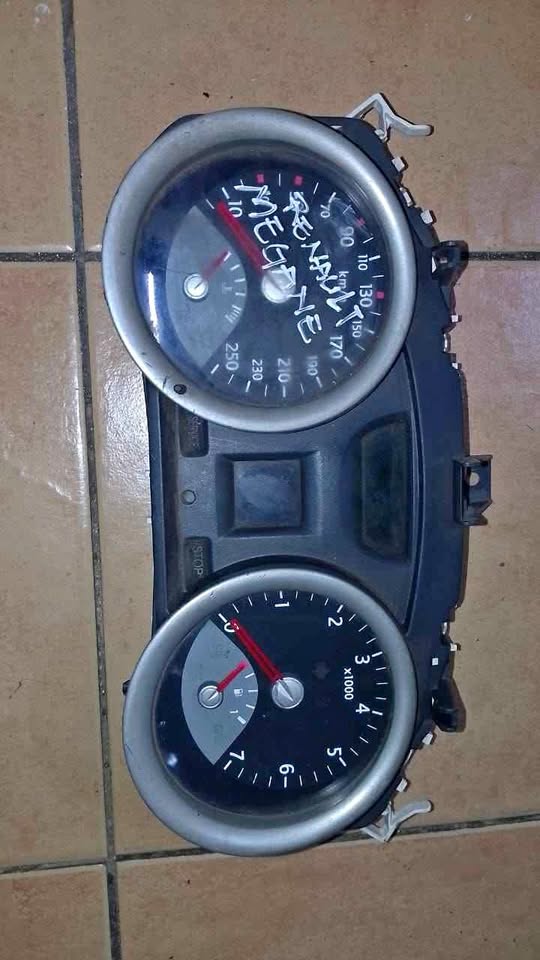 Renault Megane cluster - Private Seller Renault Megane cluster - Private Seller