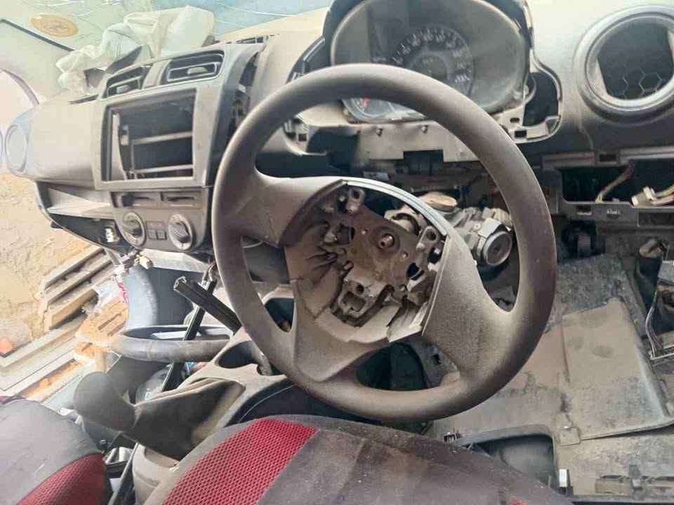 Mitsubishi Mirage steering wheel