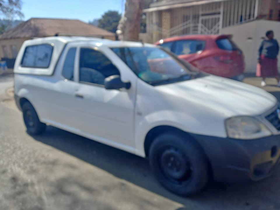 2014 NISSAN NP200 BAKKIE 1.5 ENGINE DIESEL, MANUAL, CANOPY, WHITE COLOR, MILEAGE 80000KMS