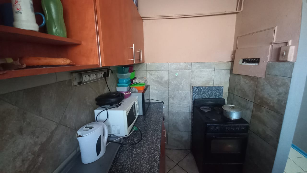 GREAT INVESTMENT - 1 Bedroom Flat for Sale in Sunnyside (Petunia) 