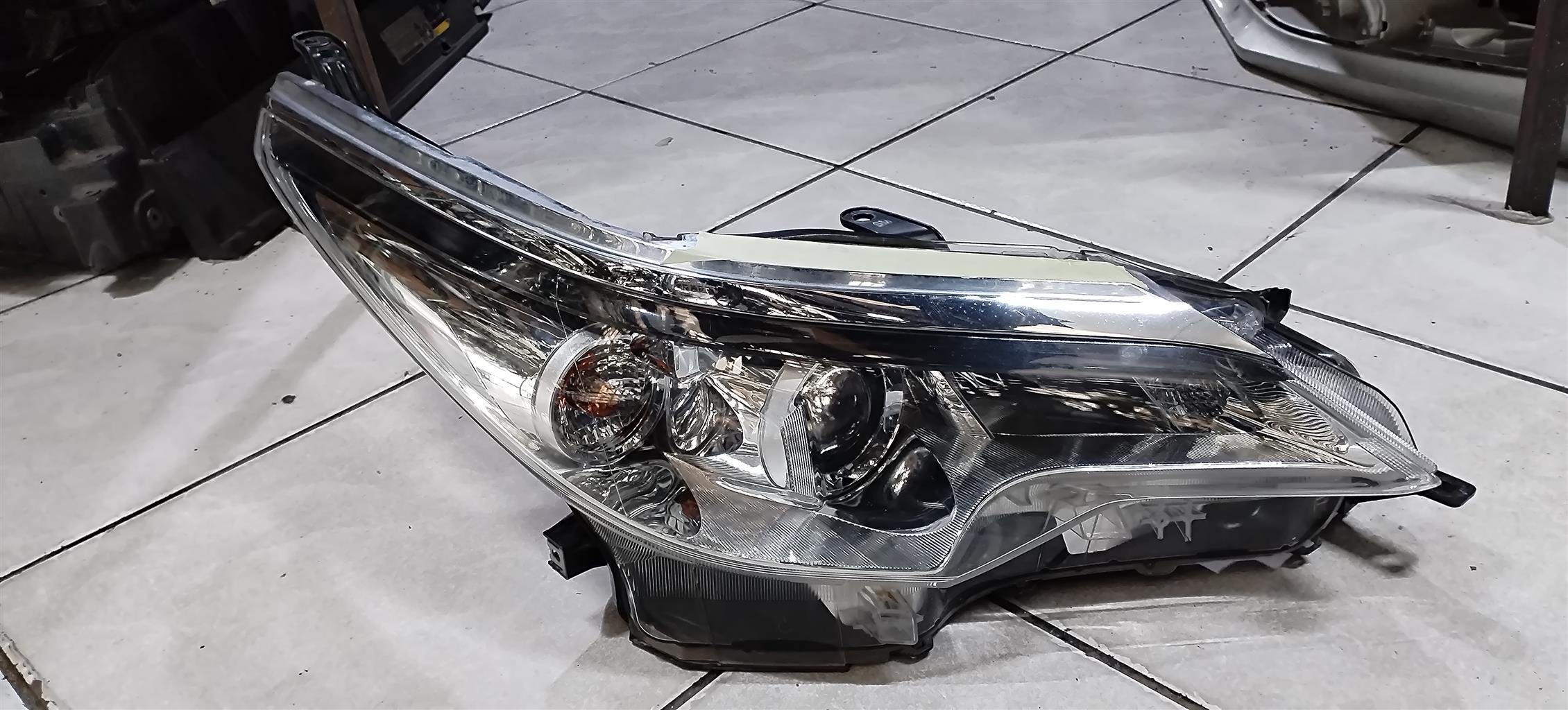 TOYOTA FORTUNER GD6 NORMAL 2016-17 RHS HEADLIGHT - Private Seller