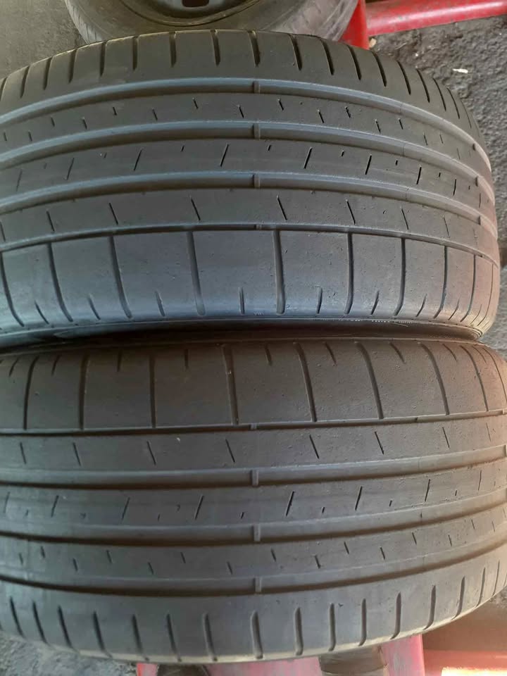 235/40/19 Pirelli Tyres for Sale. Contact