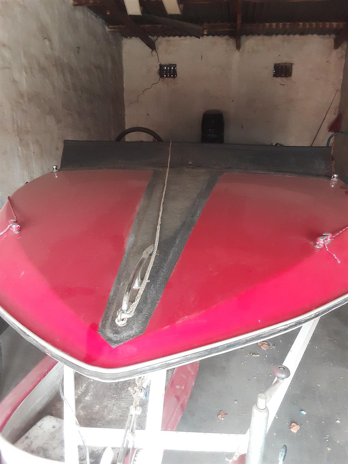 Speed boat 5mts long with Mercury 50 up motor.