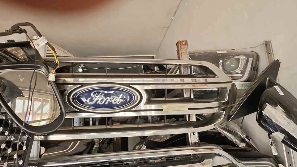 Ford Everest grill - Private Seller