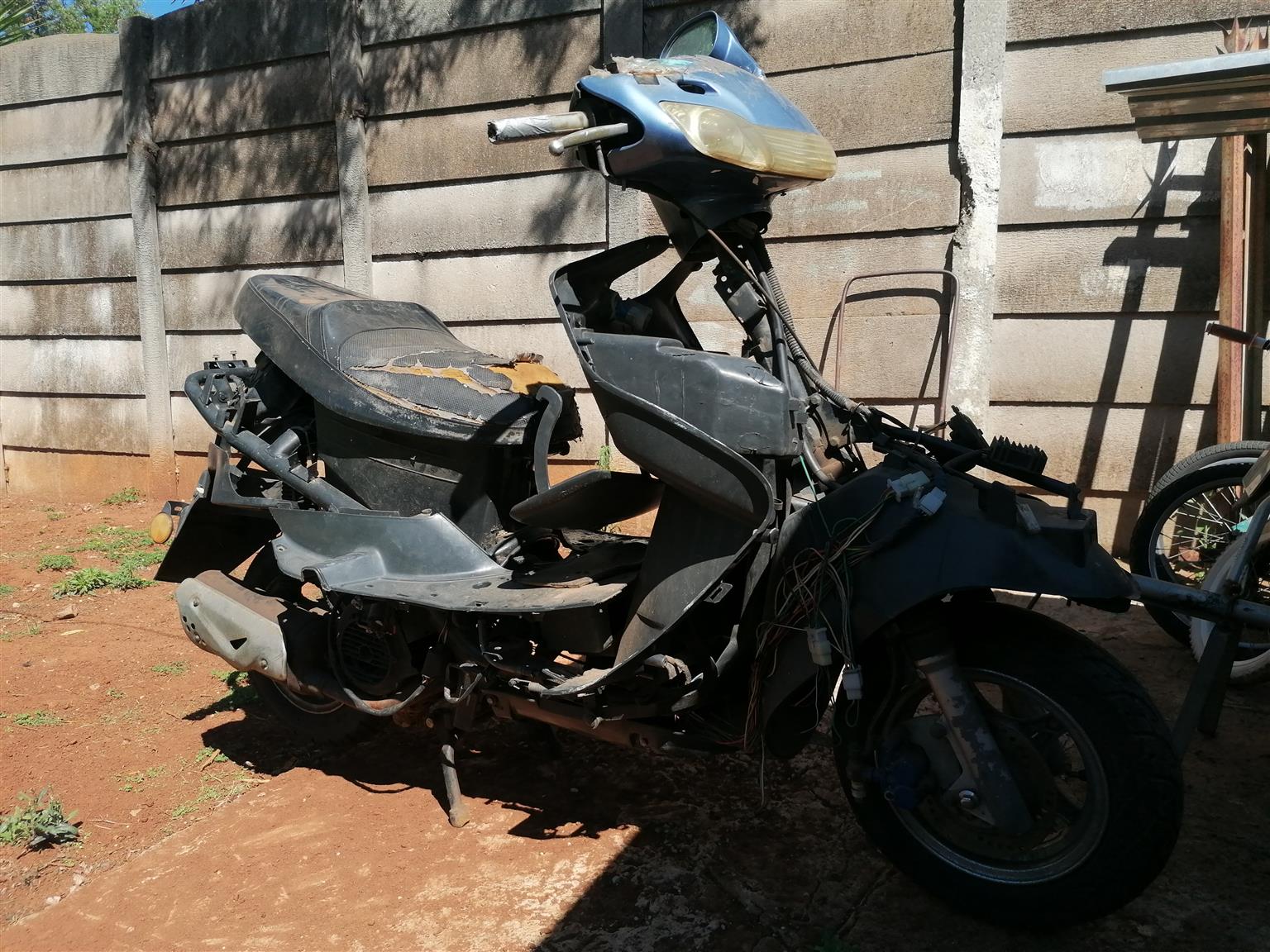 150cc vuka scooter for sparts only. Can be striped and parts sold seperate