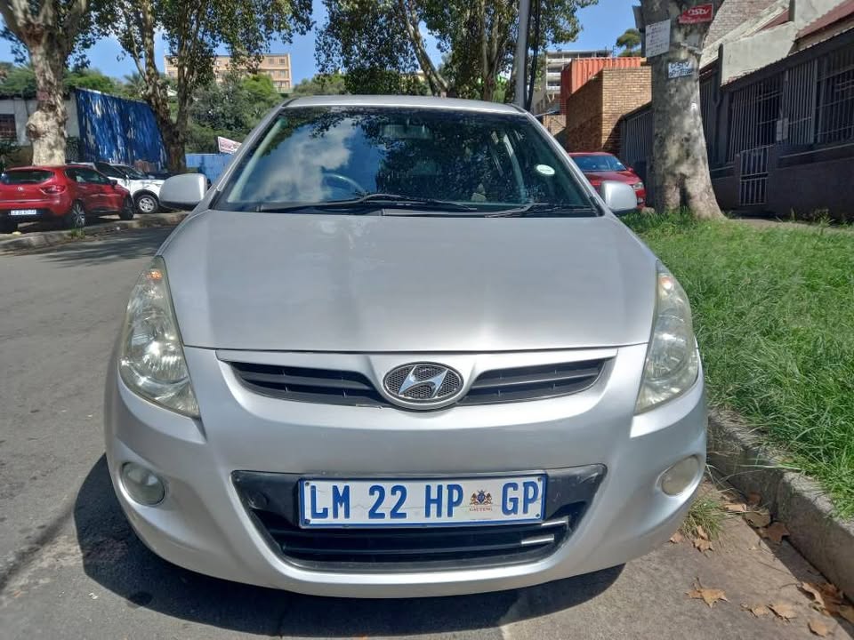 2012 Hyundai i20 Petrol, 1.2 Manual, Silver, 120000kms 2012 Hyundai i20 Petrol, 1.2 Manual, Silver, 120000kms