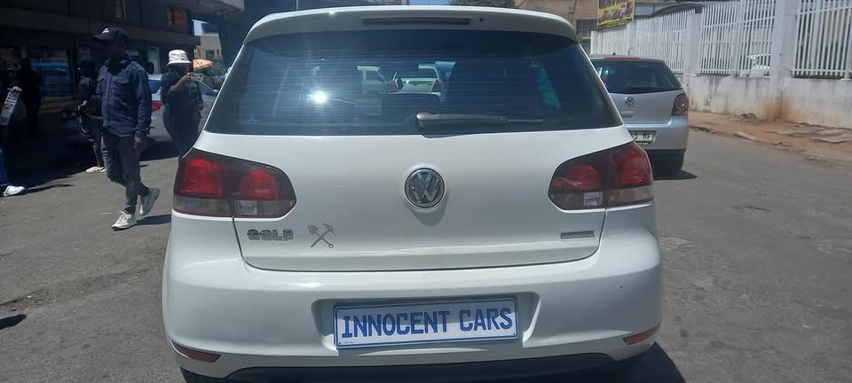 2012 VW GOLF VI 1.6 TDI DIESEL, MANUAL TRANSMISSION,  WHITE IN COLOUR,